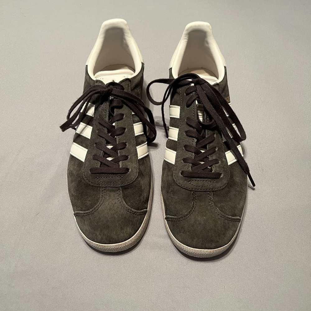 Adidas Gazelle sneakers in grey